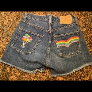 Levi 501 Cut off style embroidered shorts. Sz 30